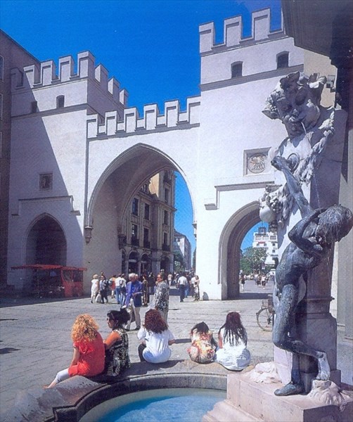 082-Ворота Карлстор и фонтан Брюнненбуберль